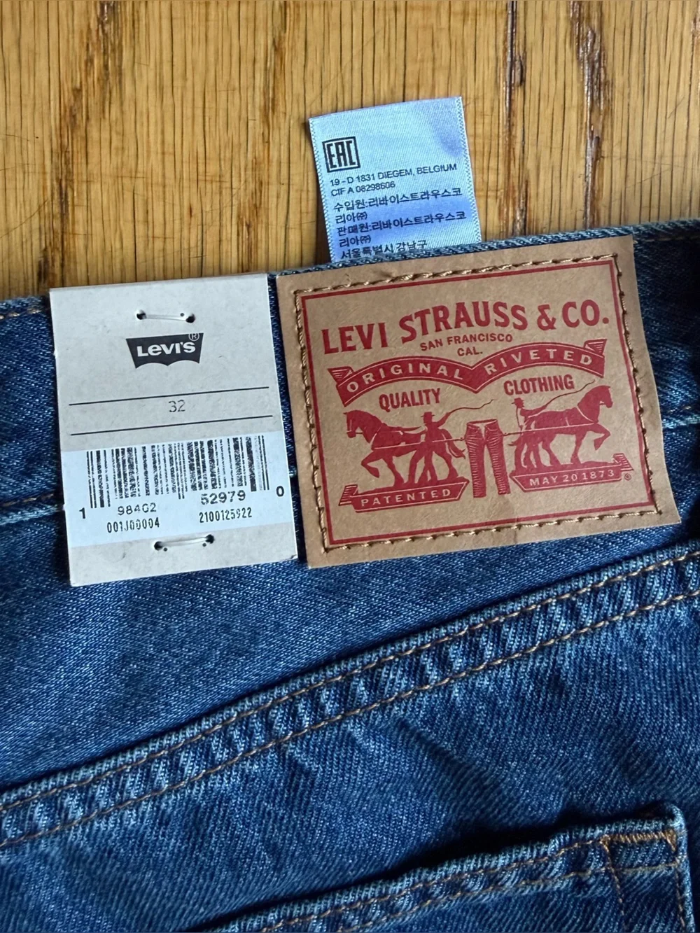 Levi's 94s Baggy Midrise Shorts